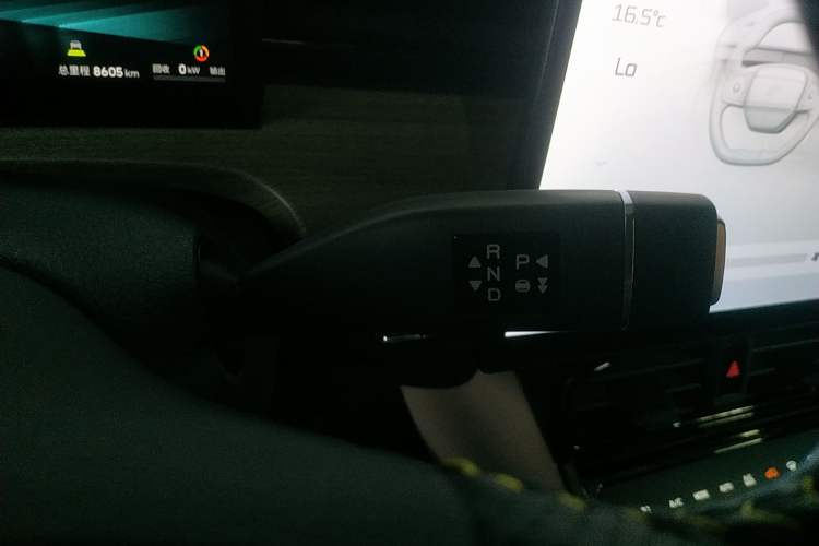 Used JETOUR Shanhai L6 2024 1.5TD DHT ULTRA
