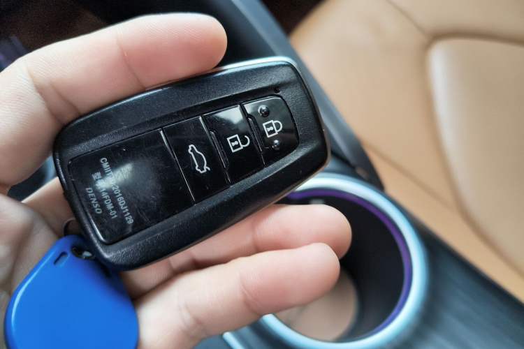 Used Toyota Camry 2023 2.0G Luxury Edition
