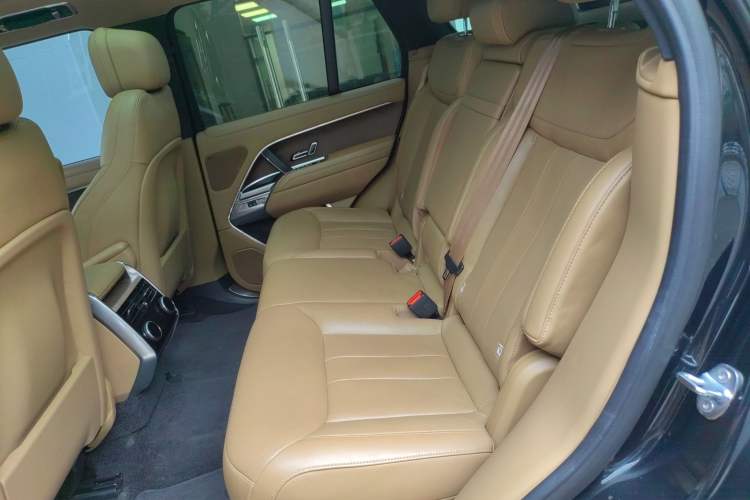 Used Land Rover Range 2023 3.0 L6 360 PS Grand Edition Left Rear Seat