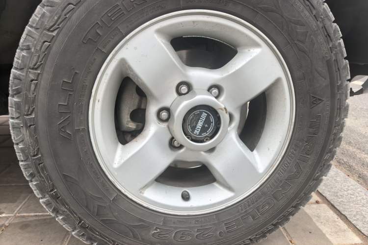 Used Nissan Paladin 2008 2.4L 4x4 Standard Edition Right Front Wheel Hub