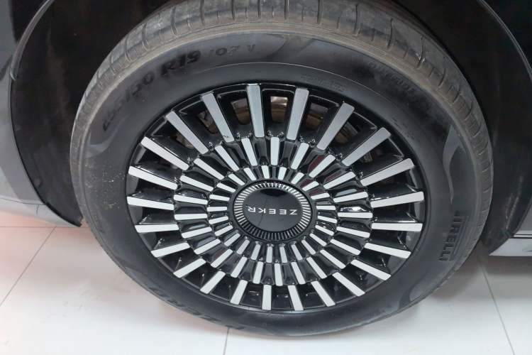 Used Zeekr 009 2024 Six-Seat Executive Version 4WD 108 kWh
