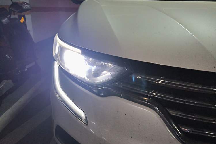 Used Renault Koleos 2017 2.0L Two-Wheel Drive Luxury Edition Right Front Headlight