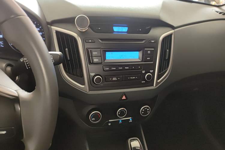 Used Hyundai ix25 2015 1.6L Automatic Two-Wheel Drive Smart GLS Trim Audio And AC Panel