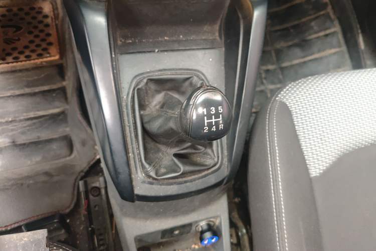 Used Ford EcoSport 2013 1.5L Manual Comfort Model Gear Lever