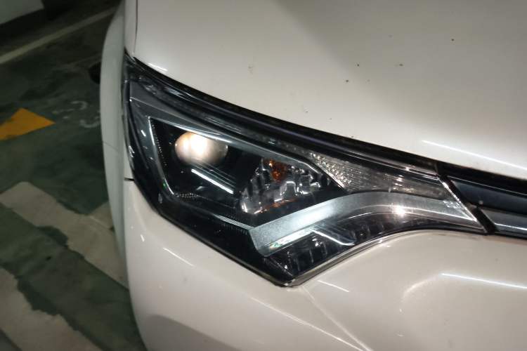 Used Toyota RAV4 2016 2.0L CVT Two-Wheel Drive Fashion Edition China V Standard