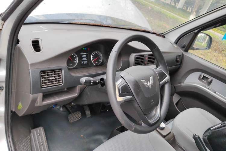 Used Wuling Rongguang EV 2020 Basic Version 7-Seater 300 km Interior 2