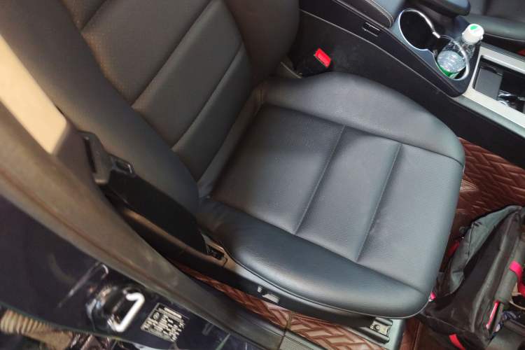 Used Mercedes-Benz GLK-Class 2013 GLK 300 4MATIC Dynamic Sunroof Model