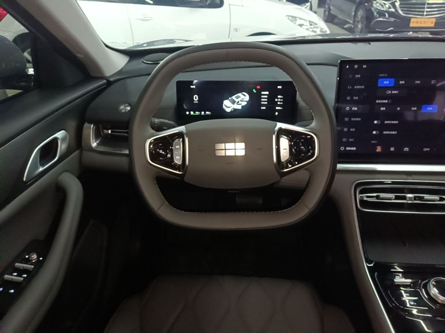Geely Galaxy A7 2025 Model EM-i 70km Luxury Edition — снимка 13