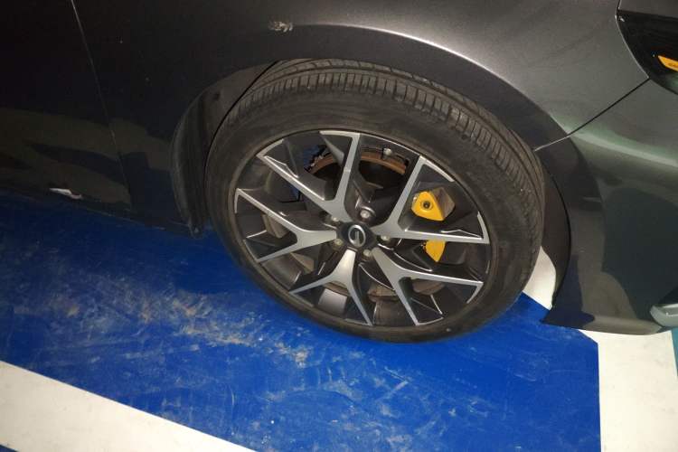 Used GAC Trumpchi EMPOW 2021 270T DCT J16 Version Right Front Wheel Hub