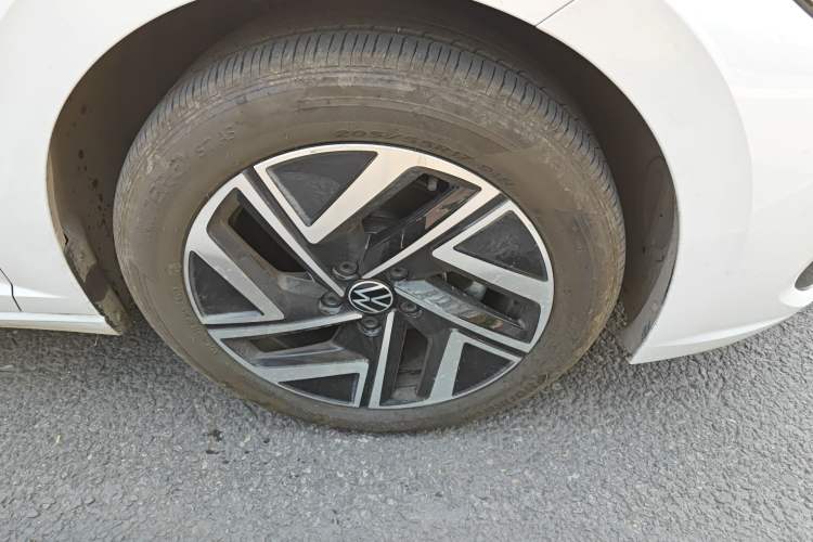 Used Volkswagen Sagitar 2025 300TSI DSG Excellence Edition Right Front Wheel Hub