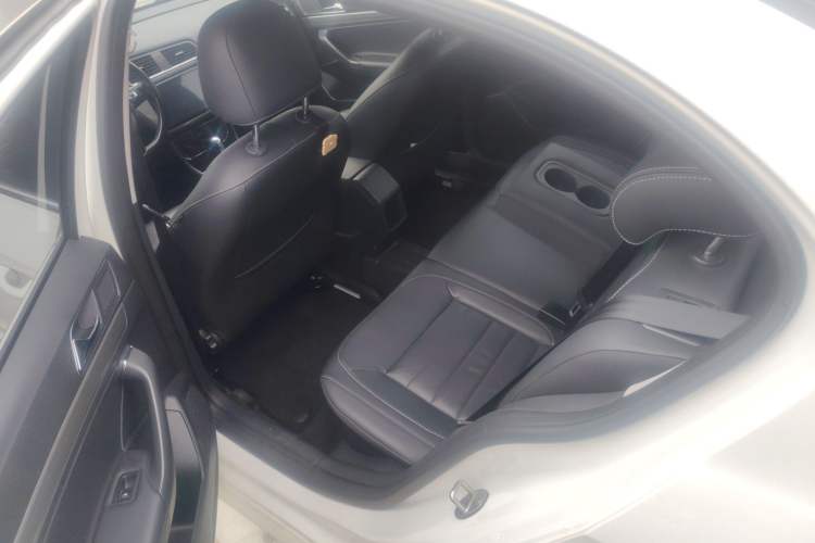 Used Volkswagen Lavida 2013 Revised Version 1.6L Automatic Luxury Edition Left Rear Seat