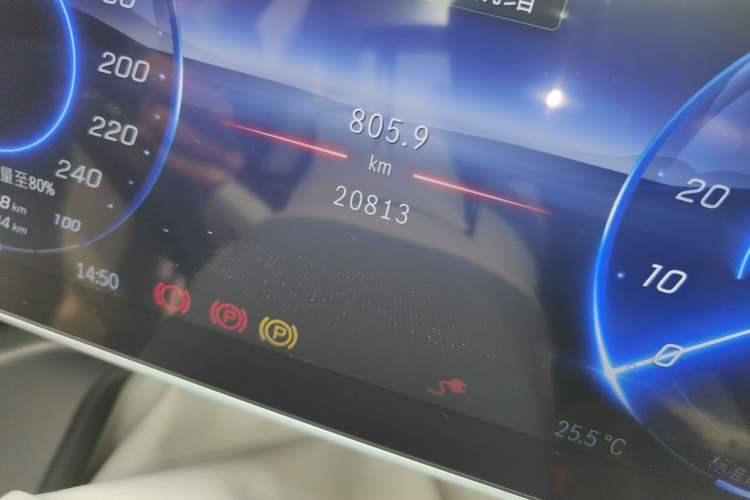 Used Mercedes-Benz EQE 2022 350 Luxury Edition Odometer Close Up