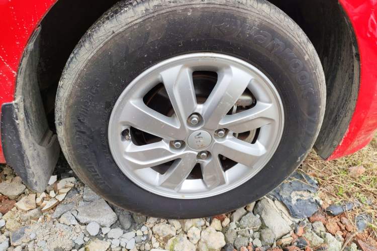 Used Kia K2 2015 Sedan 1.4L MT GLS Right Front Wheel Hub