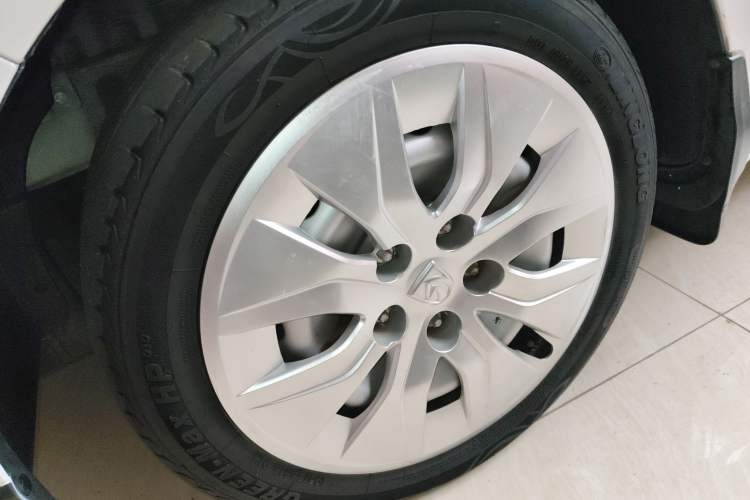 Used Baojun 730 2016 1.5L Manual Value Edition 7 Seats China V Emission Standard Left Front Wheel Hub