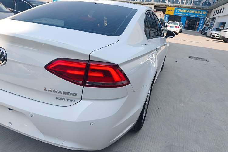 Used Volkswagen Lamando 2018 230TSI DSG Fashion Edition
