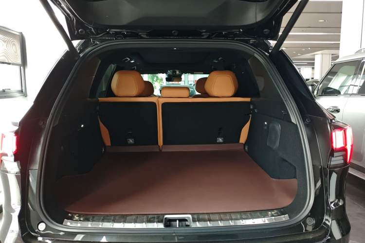 Used Lynk & Co 09 EM-P 2025 2.0TD EM-P Four-Wheel Drive Max Five Seats