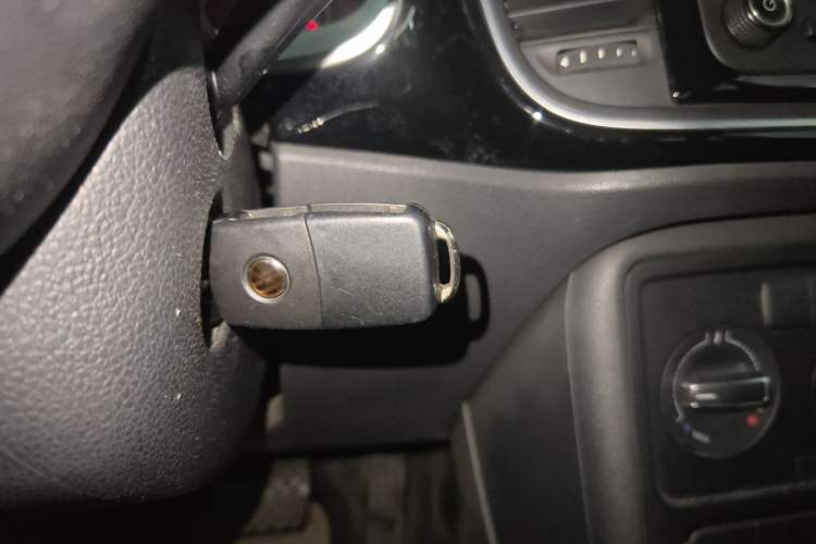 Used Volkswagen Beetle 2015 180TSI model
