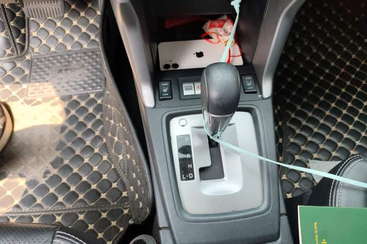 Used Subaru Forester 2014 2.5i Automatic Elite Edition Gear Lever