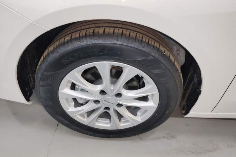 Used Roewe i5 2026 Model 1.5L Manual Comfort Version Exterior 4