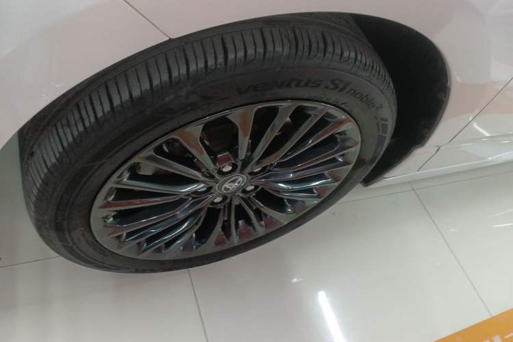 Used Toyota Avalon 2019 2.0L XLE Premium Edition China VI