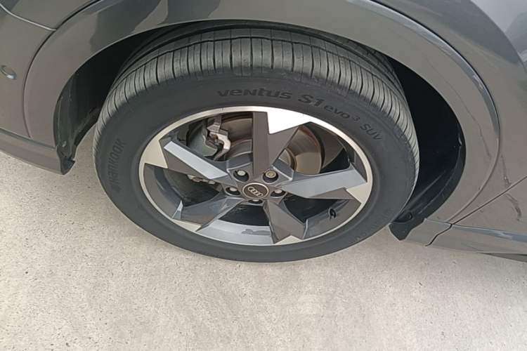 Used Audi Q3 2024 35 TFSI Fashion Dynamic Edition Left Front Wheel Hub