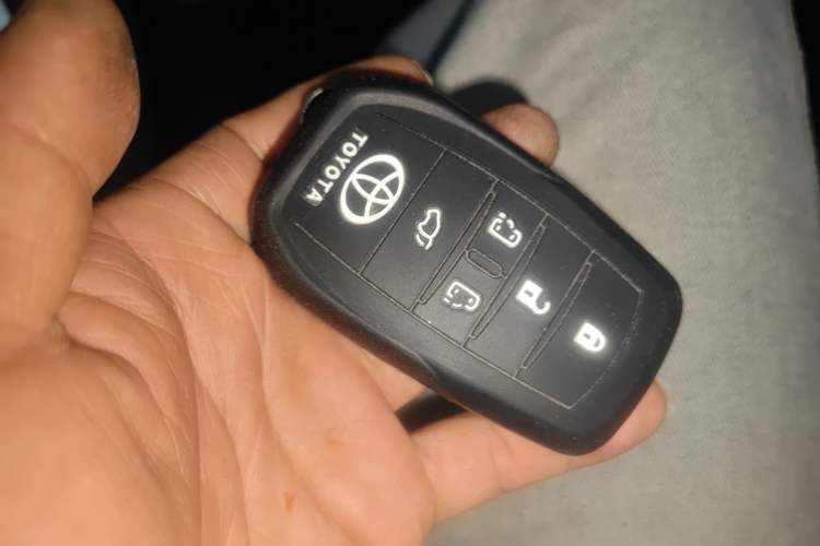 Used Toyota Granvia 2022 2.5L Hybrid Flagship Edition Vehicle Key