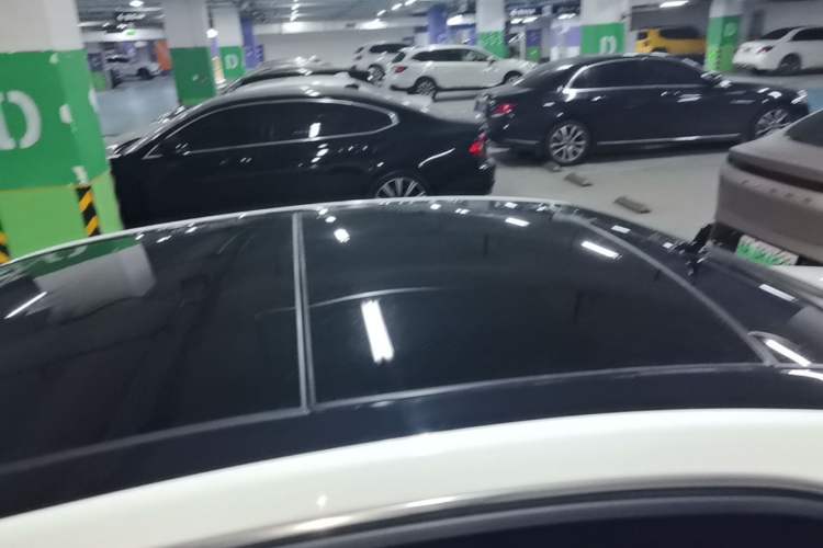 Used Mercedes-Benz E-Class 2015 E 260 L Sport Luxury Model Roof