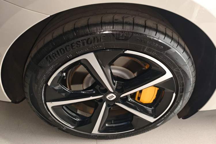 Used Xiaomi Auto SU7 2024 Four-Wheel Drive Ultra-Long Range Advanced Intelligent Driving Max Edition
