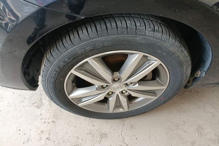 Used CHANGAN Eado 2015 1.6L Automatic Luxury Model Left Front Wheel Hub