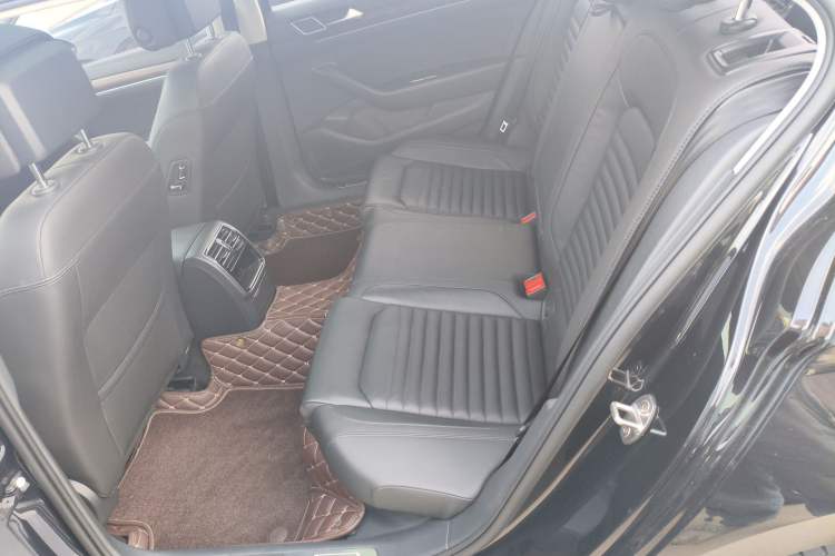 Used Volkswagen Magotan 2019 330TSI DSG Leading Model China VI Standard Left Rear Seat