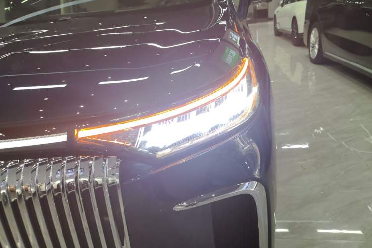 Used VOYAH Dream 2025 EV Four-Wheel Drive Flagship Kunpeng Edition