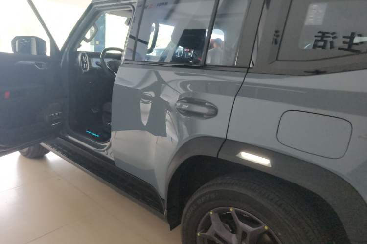 Used JETOUR Traveler 2023 2.0T All-Wheel-Drive CrossPRO Left Side