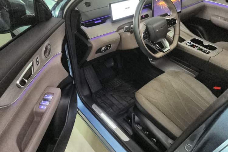 Used Chery Tiggo 8 PLUS C-DM 2025 1.5T 116 km Prestige Version 5 Seats