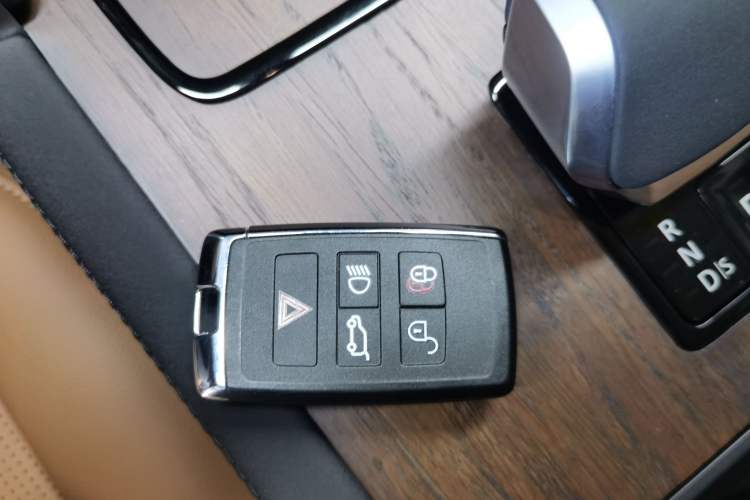 Used Land Rover Discovery Sport New Energy 2023 1.5T P300e Plug-in Hybrid Electric Version Vehicle Key