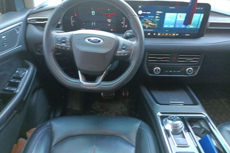 Used Ford Edge 2021 PLUS EcoBoost 245 Two-Wheel-Drive Titanium 7-Seater
