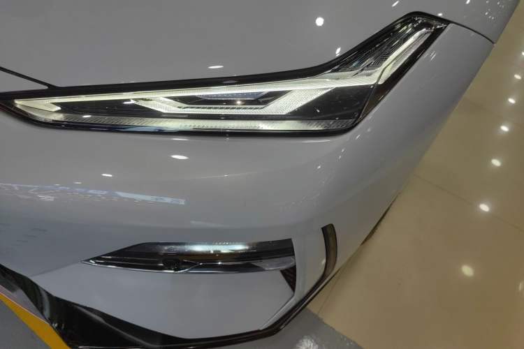 Used Geely Galaxy E8 2024 665 km Range Rear-Drive Starship Long-Range Version Left Front Headlight