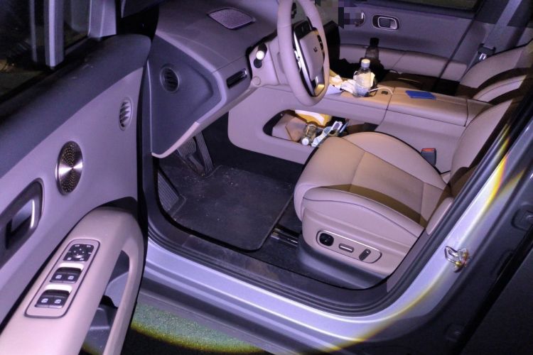 Used Li Auto i6 2025 Model Four-Wheel-Drive Standard Type
