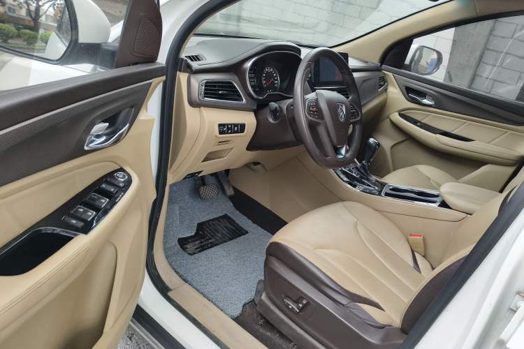 Used Baojun 730 2017 1.8L iAMT Luxury Version 7-Seater
