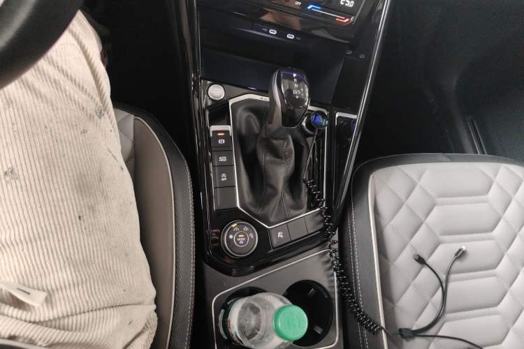 Used Volkswagen Tayron 2023 Revised Version 380TSI All-Wheel Drive R-Line High-Energy Edition Gear Lever