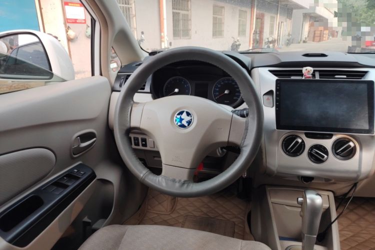 Used Venucia D50 2015 1.6L Automatic Fashion Edition
