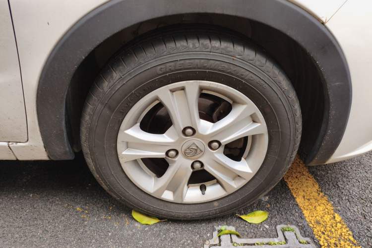 Used Baojun 310 2016 1.2L Manual Luxury Model Right Front Wheel Hub