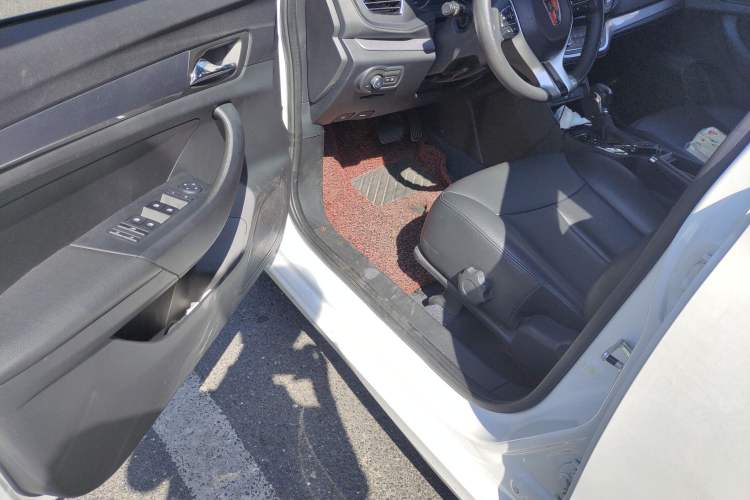 Used Roewe 360 2018 PLUS 1.5L Automatic Luxury Edition Driver Seat