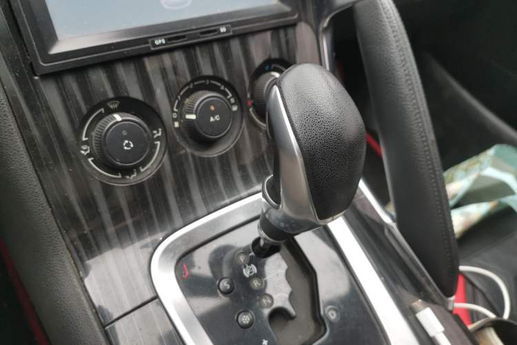 Used Peugeot 3008 2015 2.0L Automatic Classic Edition Gear Lever