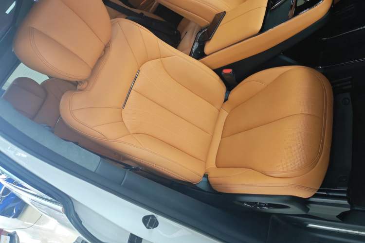 Used Geely Galaxy LEVC L380 2024 140-Degree 8-Seater Four-Wheel Drive Max Right Front Seat