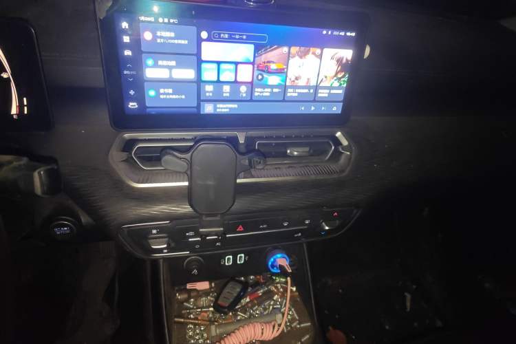 Used Great Wall King Kong Poer 2022 2.0T Manual Diesel Two-Wheel Drive Navigation Version with Long Bed – GW4D20M Audio And AC Panel