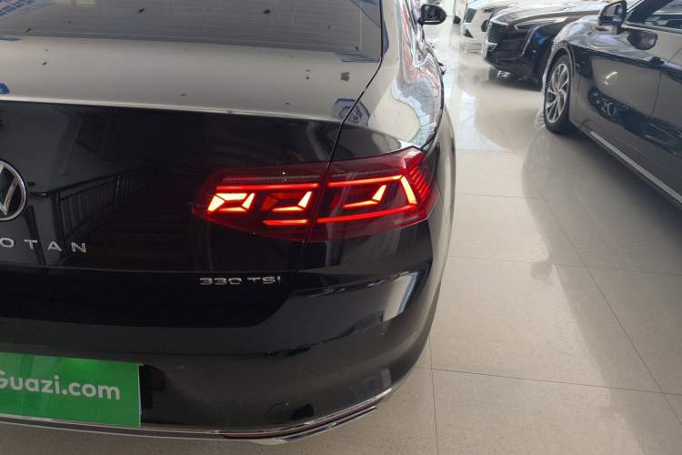 Used Volkswagen Magotan 2025 Revised Version Zhongxiang Edition 330TSI DSG Luxury Trim