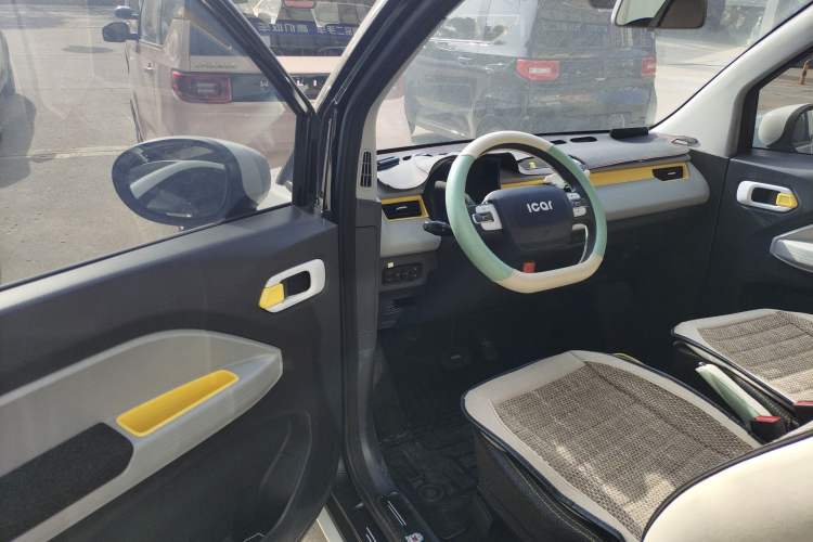 Used Chery QQ Ice Cream 2022 120km Conical Shape Lithium Iron Phosphate Driver Seat