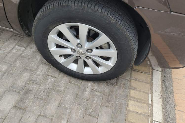 Used Buick GL8 2014 2.4L Classic Edition Right Front Wheel Hub