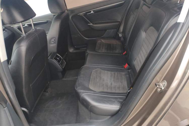 Used Volkswagen Magotan 2015 1.8TSI Luxury Model Left Rear Seat