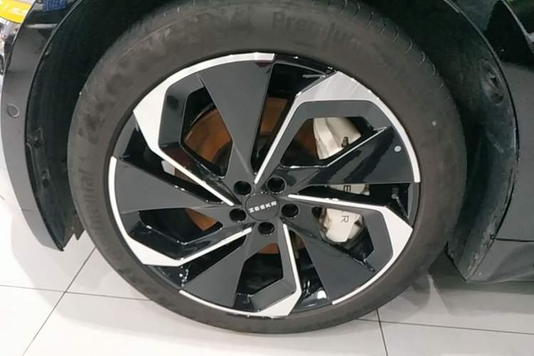 Used Zeekr 001 2022 Ultra-Long Range Dual-Motor ME Version Left Front Wheel Hub